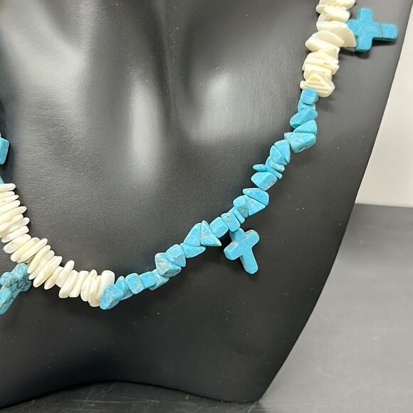 Stones necklace with cross - Picture 2 of 2